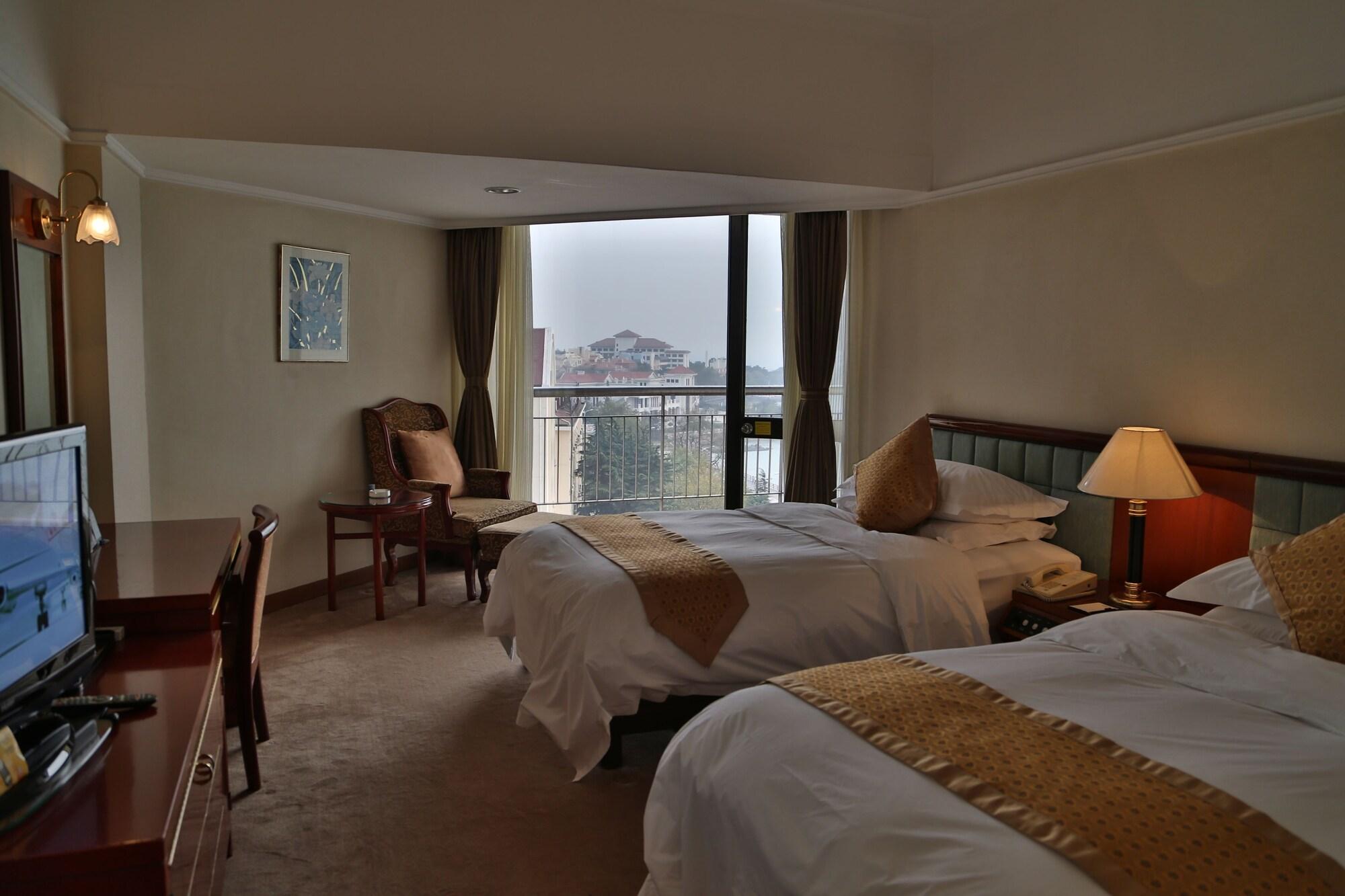 Huiquan Dynasty Hotel Циндао Екстериор снимка