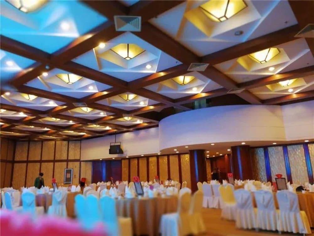 Huiquan Dynasty Hotel Циндао Екстериор снимка