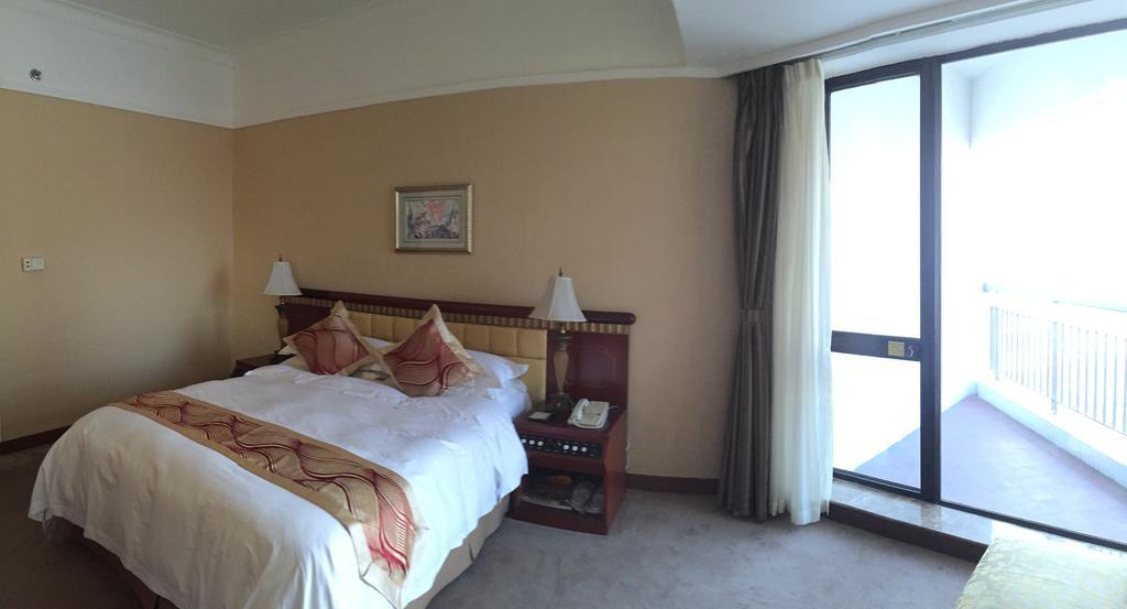 Huiquan Dynasty Hotel Циндао Екстериор снимка