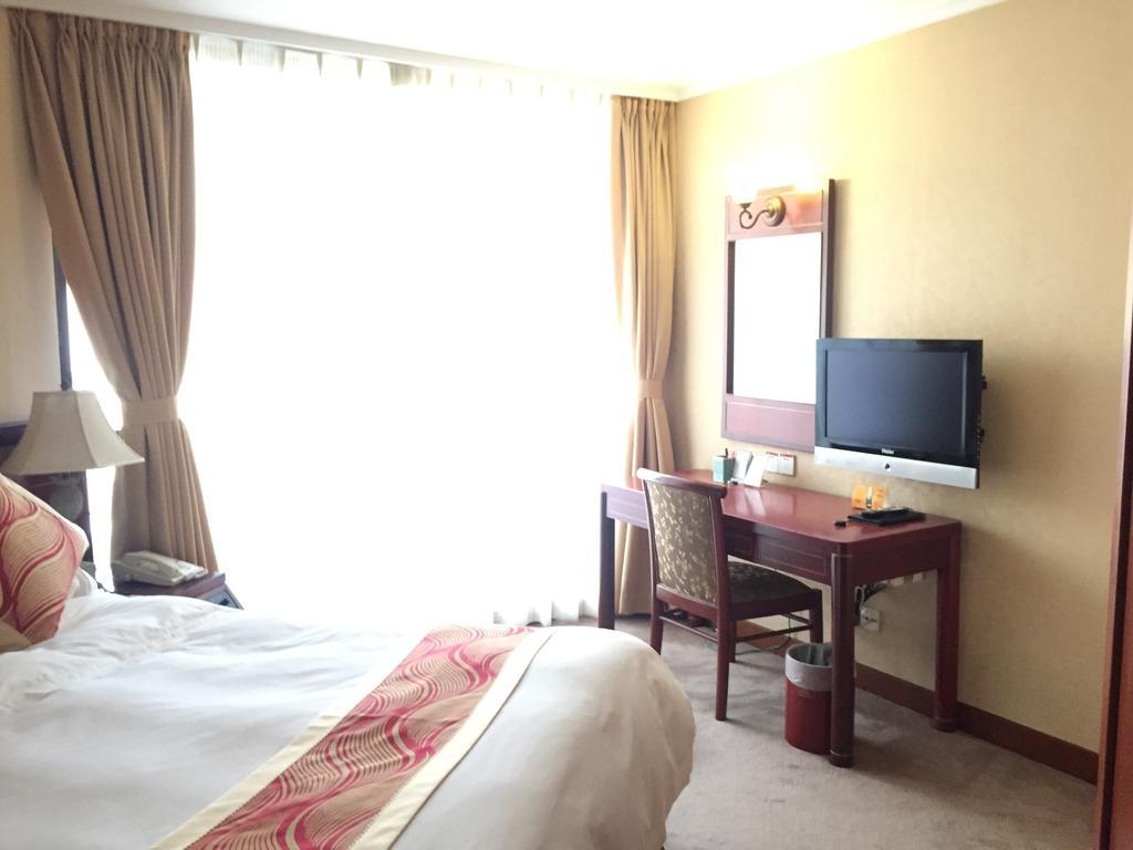 Huiquan Dynasty Hotel Циндао Екстериор снимка