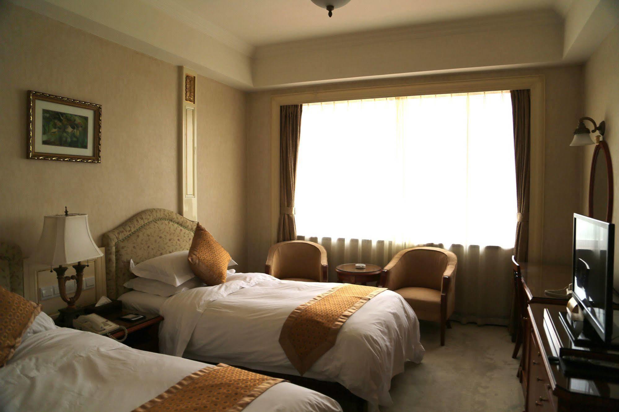 Huiquan Dynasty Hotel Циндао Екстериор снимка