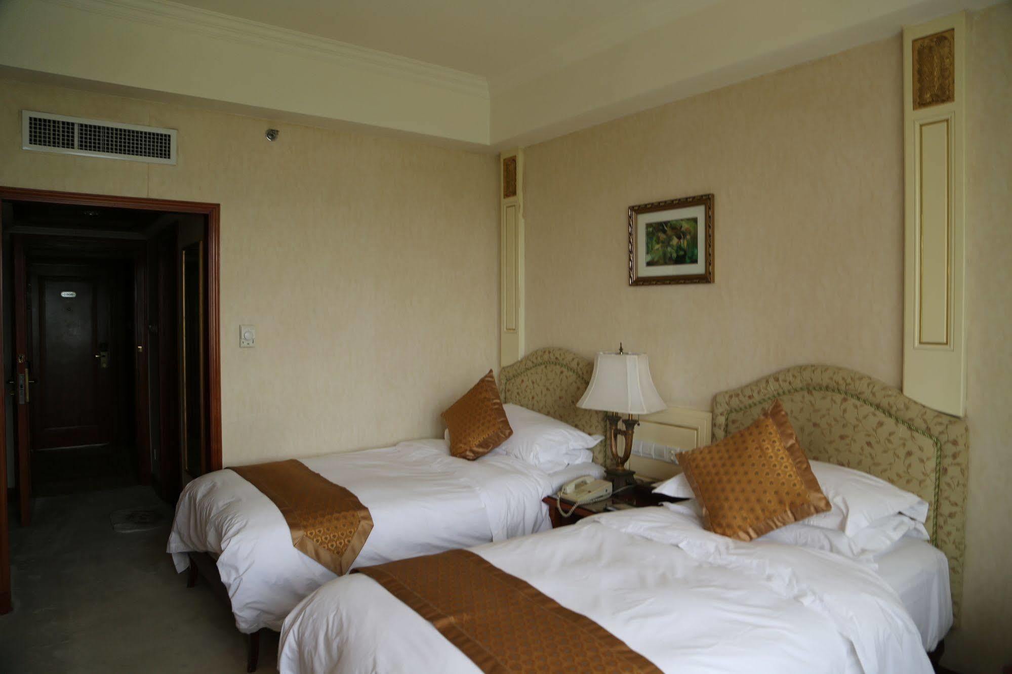 Huiquan Dynasty Hotel Циндао Екстериор снимка